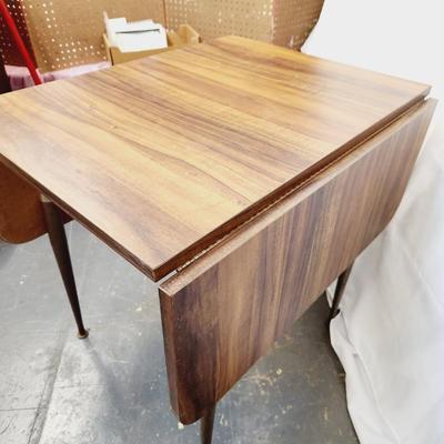 MC VINTAGE WALTER OF WABASH DROP LEAF TABLE WITH ADJUSTABLE LEGS