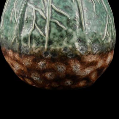 Veined Leaf Design Vase