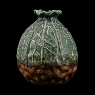 Veined Leaf Design Vase