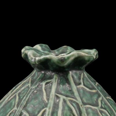 Veined Leaf Design Vase