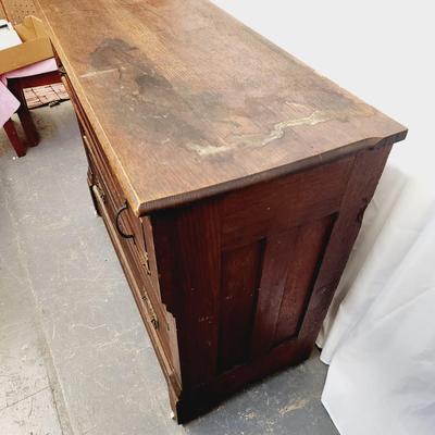 ANTIQUE SOLID WOOD DRESSER (NEEDS REFINISHED)