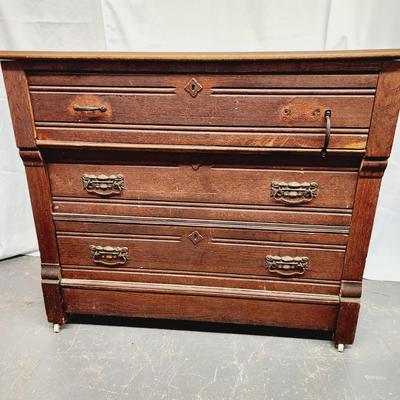 ANTIQUE SOLID WOOD DRESSER (NEEDS REFINISHED)