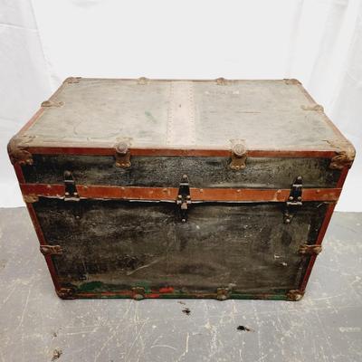ANTIQUE STEAM TRUNK WITH INSERTS