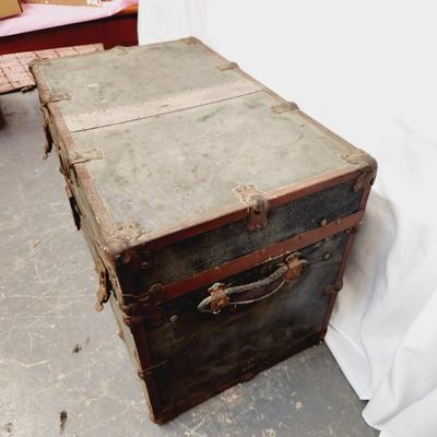 ANTIQUE STEAM TRUNK WITH INSERTS