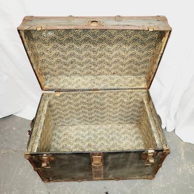 ANTIQUE STEAM TRUNK WITH INSERTS