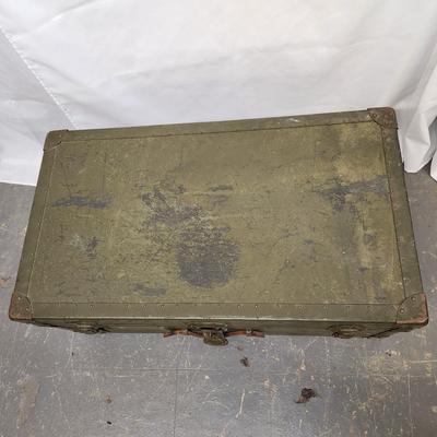 OLD GREEN MILITARY TRUNK WITH INSERT