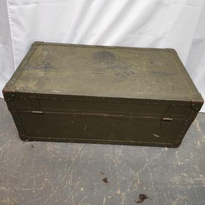 OLD GREEN MILITARY TRUNK WITH INSERT