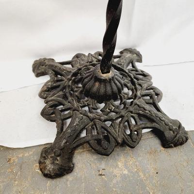 VINTAGE WROUGHT IRON TWISTED BASE