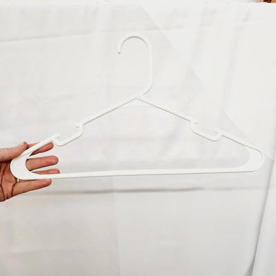 77 WHITE PLASTIC NICE HANGERS