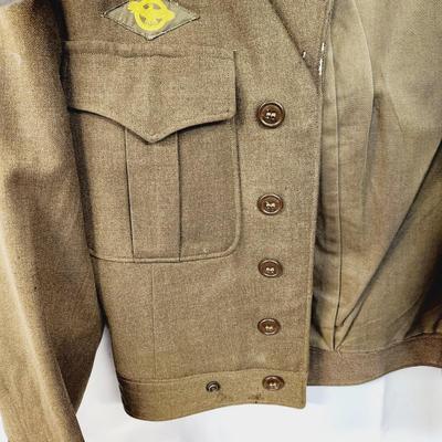 OLD SHORT MILITARY GREEN JACKET SIZE 36S