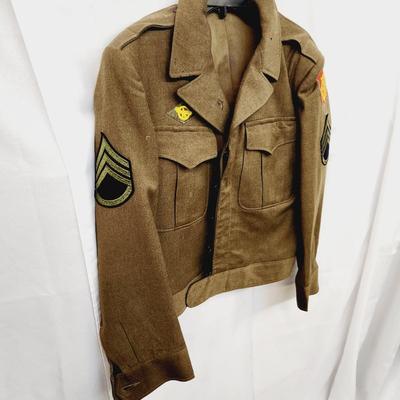 OLD SHORT MILITARY GREEN JACKET SIZE 36S