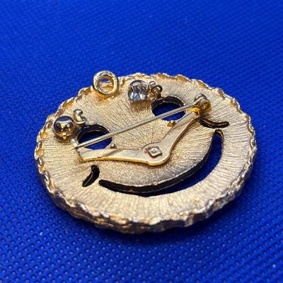 SMILEY FACE BROOCH w/ DANGLE RHINESTONE EYES