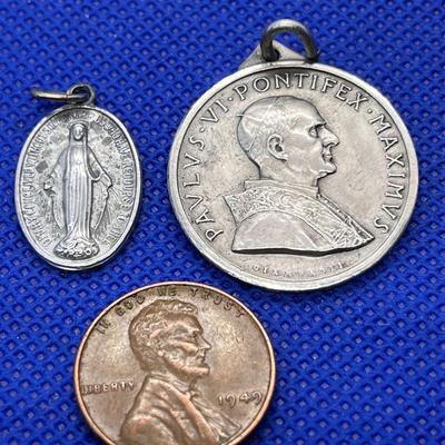 POPE PAUL ROMA MEDALLION +MOTHER MARY CHARM