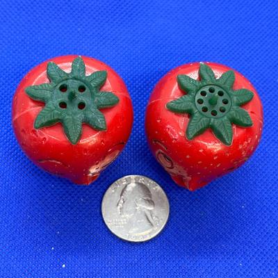 VINTAGE STRAWBERRY GUYS SALT & PEPPER SET