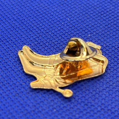 COWBOY BOOTS LAPEL PIN SHINY GOLD TONE
