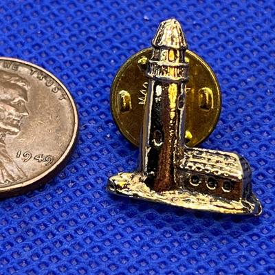 LIGHTHOUSE LAPEL PIN SHINY GOLD TONE