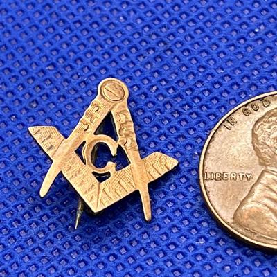 VINTAGE MASONIC COMPASS PIN