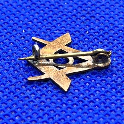 VINTAGE MASONIC COMPASS PIN