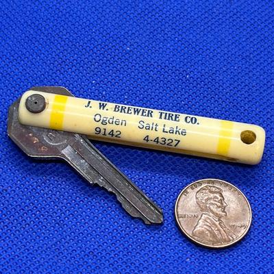 VINTAGE J.W. BREWER FOLDING CAR KEY CAPSULE
