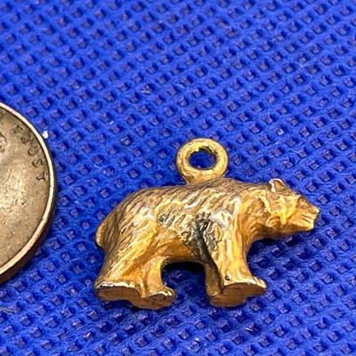 VINTAGE 3D BEAR CHARM 