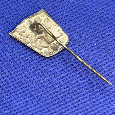 VINTAGE DRAGON SLAYER PIN â€œVAR REDOâ€ 