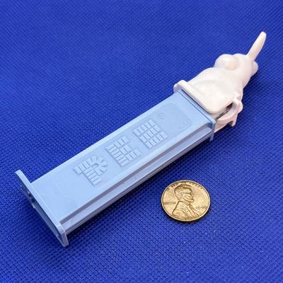 SITTING BUNNY RABBIT PEZ DISPENSER