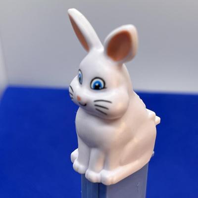 SITTING BUNNY RABBIT PEZ DISPENSER