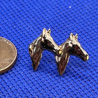 DOUBLE HORSE HEAD PIN