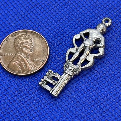 MUSCLE MAN SKELETON KEY CHARM