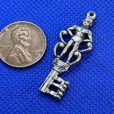 MUSCLE MAN SKELETON KEY CHARM