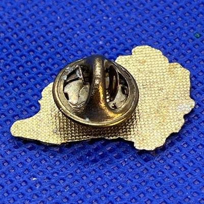 VINTAGE CHRISTMAS CANDLE PIN