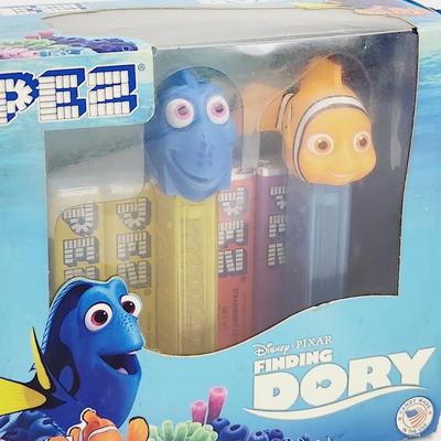 NEW IN PKG - DISNEY PIXAR FINDING DORY COLLECTABLE PEZ DISPENSERS