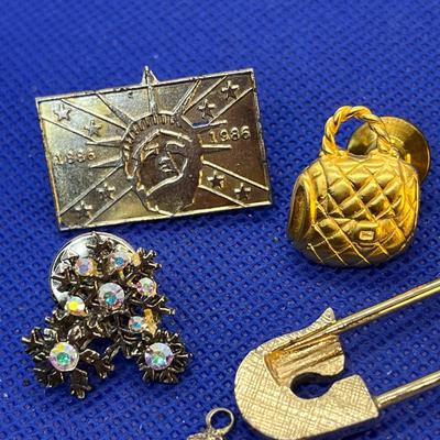 PINS ASSORTMENT 6 PIECES