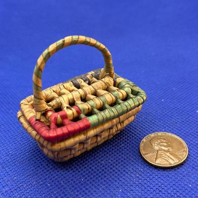 CUTEST MINI BASKET WOVEN, HINGED