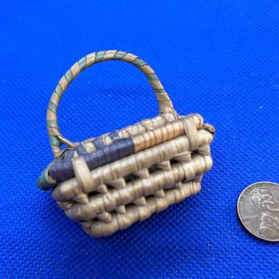 CUTEST MINI BASKET WOVEN, HINGED