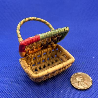 CUTEST MINI BASKET WOVEN, HINGED