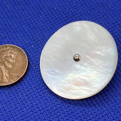 M.O.P. MOTHER OF PEARL LARGE SINGLE BUTTON
