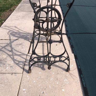 1820 White Iron Sewing Base