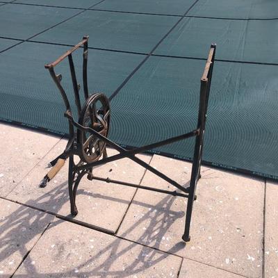 1820 White Iron Sewing Base