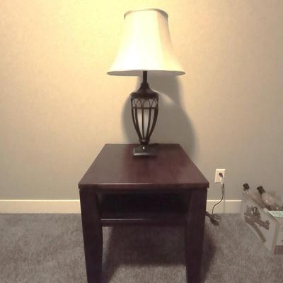 ASHLEY WOODEN TWO TIER SIDE TABLE AND METAL BASE TABLE LAMP