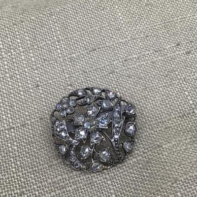 Beautiful Vintage Rhinestone Brooch. Sparkly