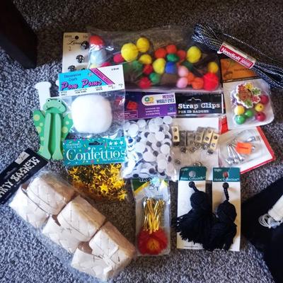 CARRY TOTE WITH DRAWER AND CRAFTING ITEMS