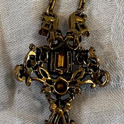 HOLLYCRAFT Necklace and earrings Jeweled