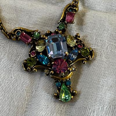 HOLLYCRAFT Necklace and earrings Jeweled