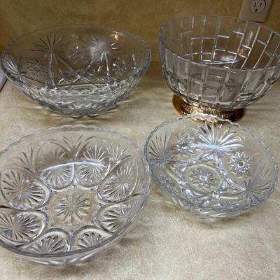 4 Clear Glass Serving Bowls 