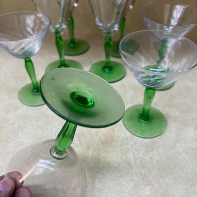 Gorgeous Green Stemware (8) 