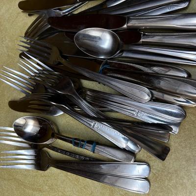 Serval varieties of flatware