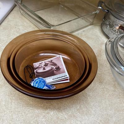 Pyrex: Brown, Round, Square. 