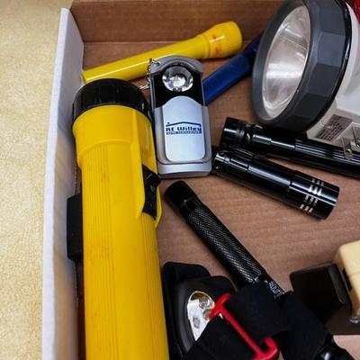 Tray of Flashlights, Serval Varieties 