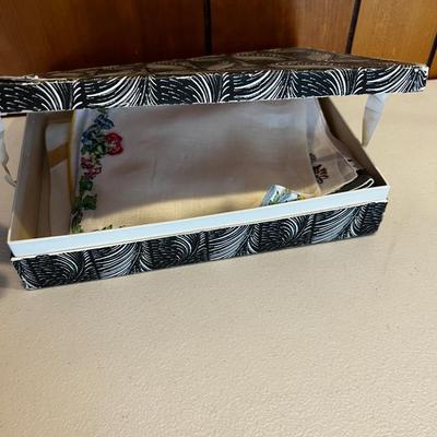 Lots of Vintage Women's Handkerchiefs 